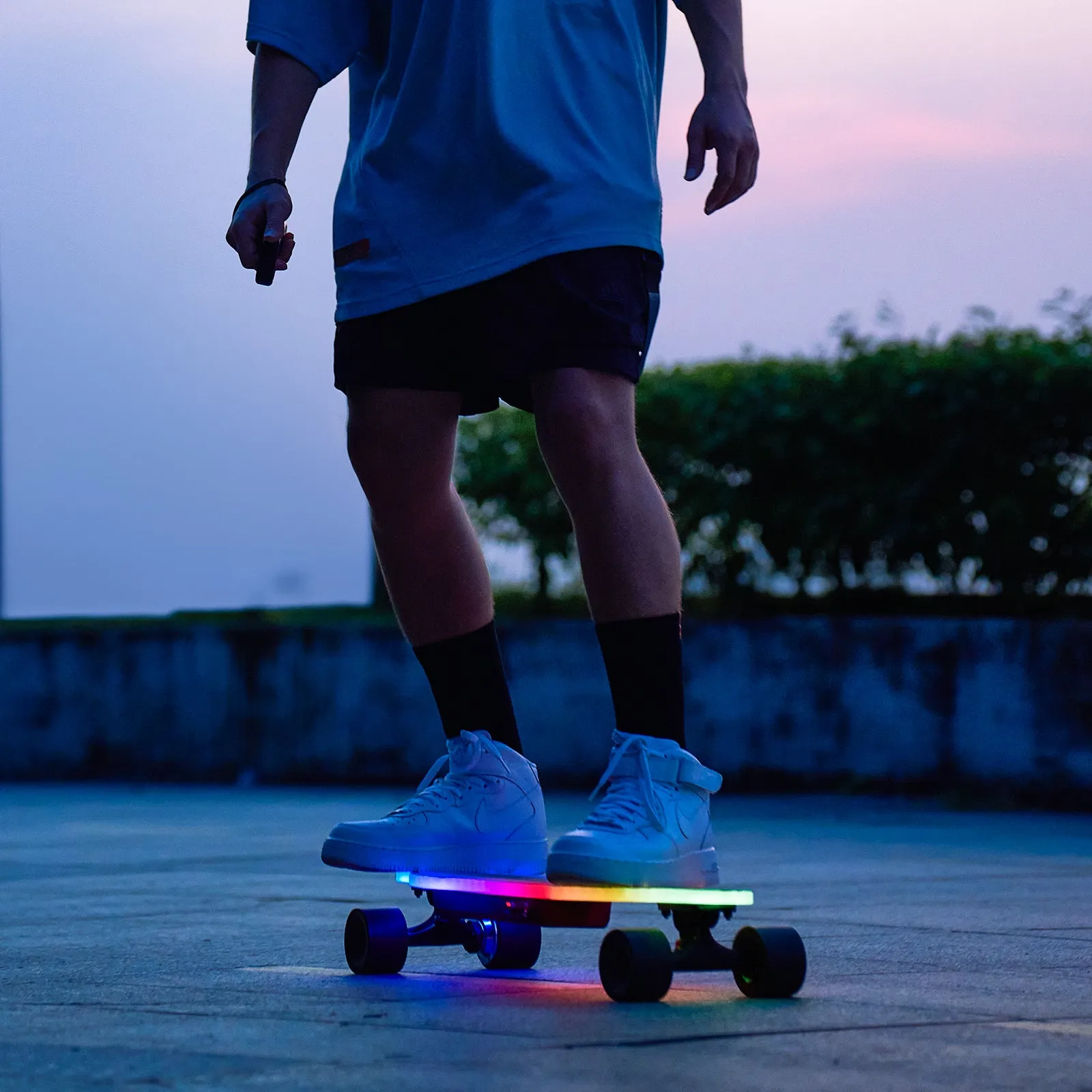 isinwheel V6 Pro Electric Skateboard with Pedal Lights & Remote Control